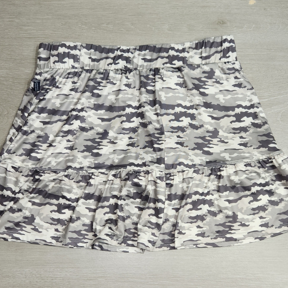 Simply Southern Ladies Sz L Tennis Golf pickleball skort/Skirt pull on Gray Camo
